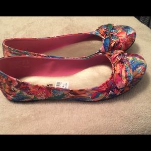 American Eagle Floral Flats